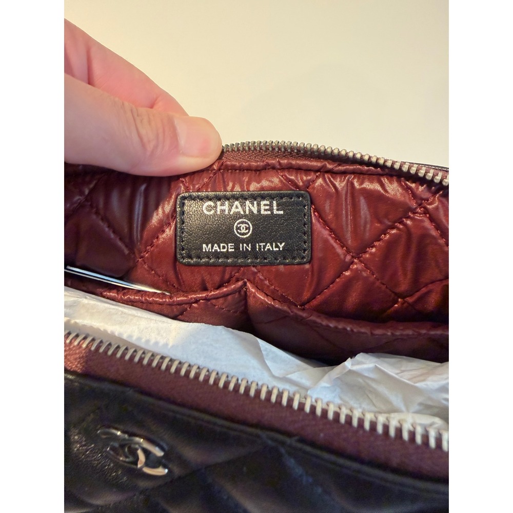 Chanel O-Case Pouch Black‎ Quilted Lambskin Leather Silver CC Logo A69260 Italy - Picture 7 of 10
